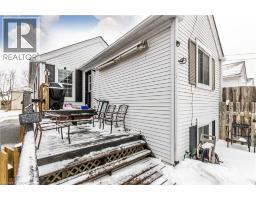 61 WAKE ROBIN Drive - 30