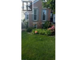 61 WAKE ROBIN Drive - 34