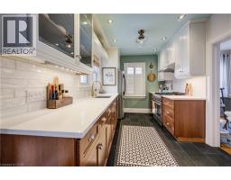 8 LOWREY Avenue S - 10