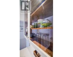 8 LOWREY Avenue S - 12