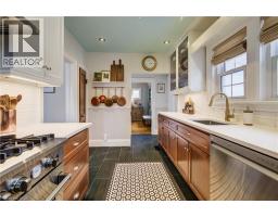 8 LOWREY Avenue S - 16