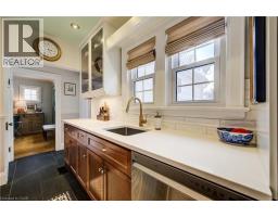 8 LOWREY Avenue S - 17