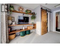 8 LOWREY Avenue S - 27