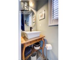 8 LOWREY Avenue S - 29