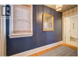 8 LOWREY Avenue S - 31