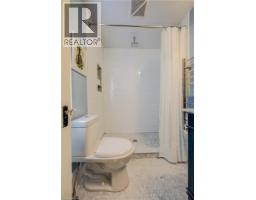 8 LOWREY Avenue S - 37