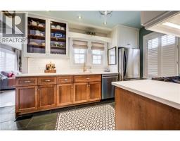 8 LOWREY Avenue S - 9