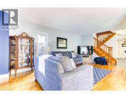 39 KARALEE Crescent - 10