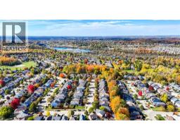 39 KARALEE Crescent - 44