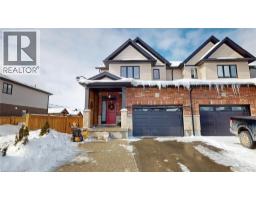 137 WOODBERRY Crescent - 1