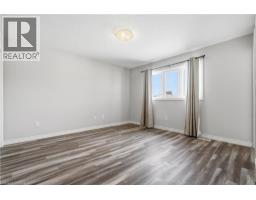 120 LINKS Crescent - 16