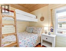 10 FOURTH Avenue - 14