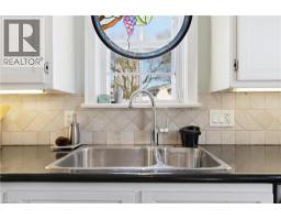 78 STIRLING Avenue S - 11