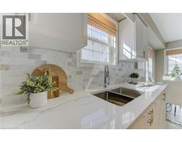 120 WAKE ROBIN Drive - 11