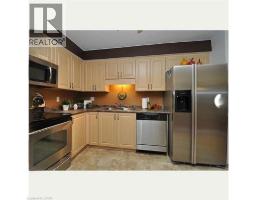 258 SOPHIA Crescent - 9