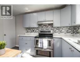 696 PARKVIEW Crescent - 16