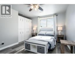 696 PARKVIEW Crescent - 24