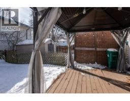 696 PARKVIEW Crescent - 38