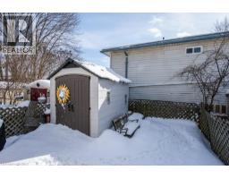 696 PARKVIEW Crescent - 40