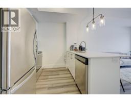 108 GARMENT Street UnitNo. 1810 - 3