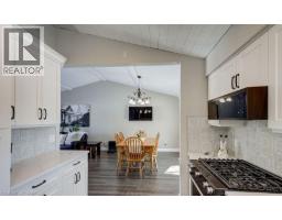 11 ROBIN Street S - 10