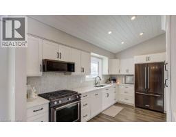 11 ROBIN Street S - 12