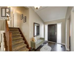 11 ROBIN Street S - 13