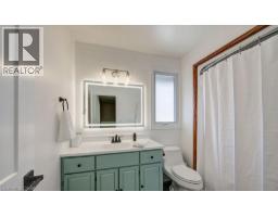 11 ROBIN Street S - 14