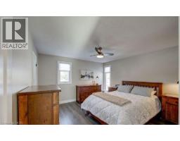 11 ROBIN Street S - 16