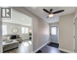 11 ROBIN Street S - 25