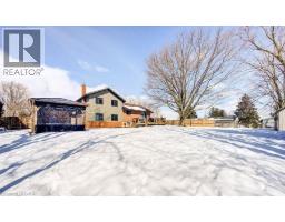 11 ROBIN Street S - 37