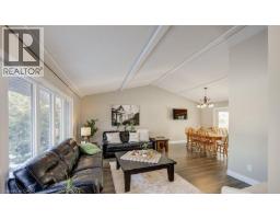 11 ROBIN Street S - 5