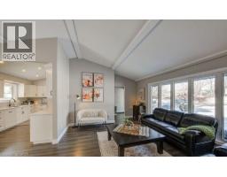 11 ROBIN Street S - 6