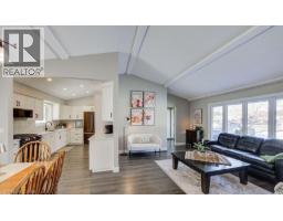 11 ROBIN Street S - 7