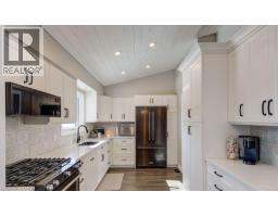 11 ROBIN Street S - 8