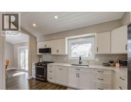 11 ROBIN Street S - 9