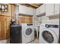 105 WHITE PINE Crescent - 33