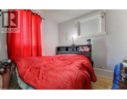 11 SIMCOE Street - 17