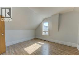 11 SIMCOE Street - 19