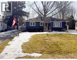 52 DAVIS Street W - 2