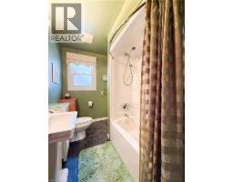 52 DAVIS Street W - 23