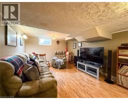 52 DAVIS Street W - 26