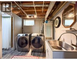 52 DAVIS Street W - 28