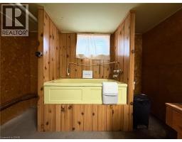 52 DAVIS Street W - 31