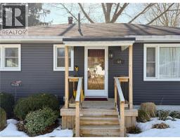 52 DAVIS Street W - 4