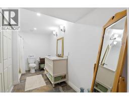 328 SHADY GLEN Crescent - 33