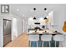 28 MACPHERSON Crescent - 10