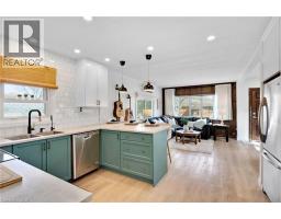 28 MACPHERSON Crescent - 11