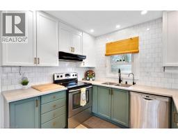 28 MACPHERSON Crescent - 12