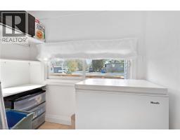 28 MACPHERSON Crescent - 14